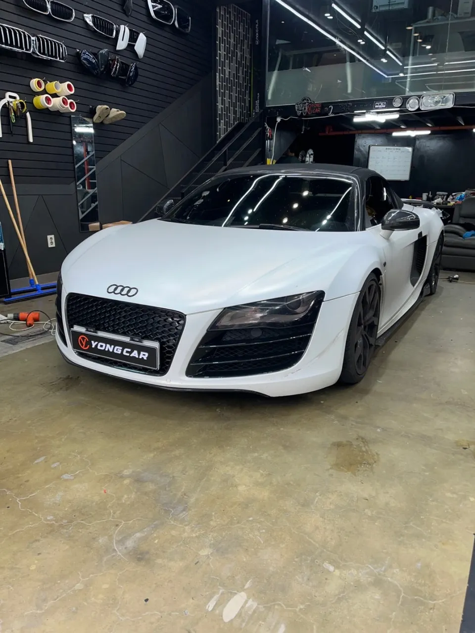 Audi R8のカーラッピング事例｜費用目安・仕上がり 施工写真 3-1