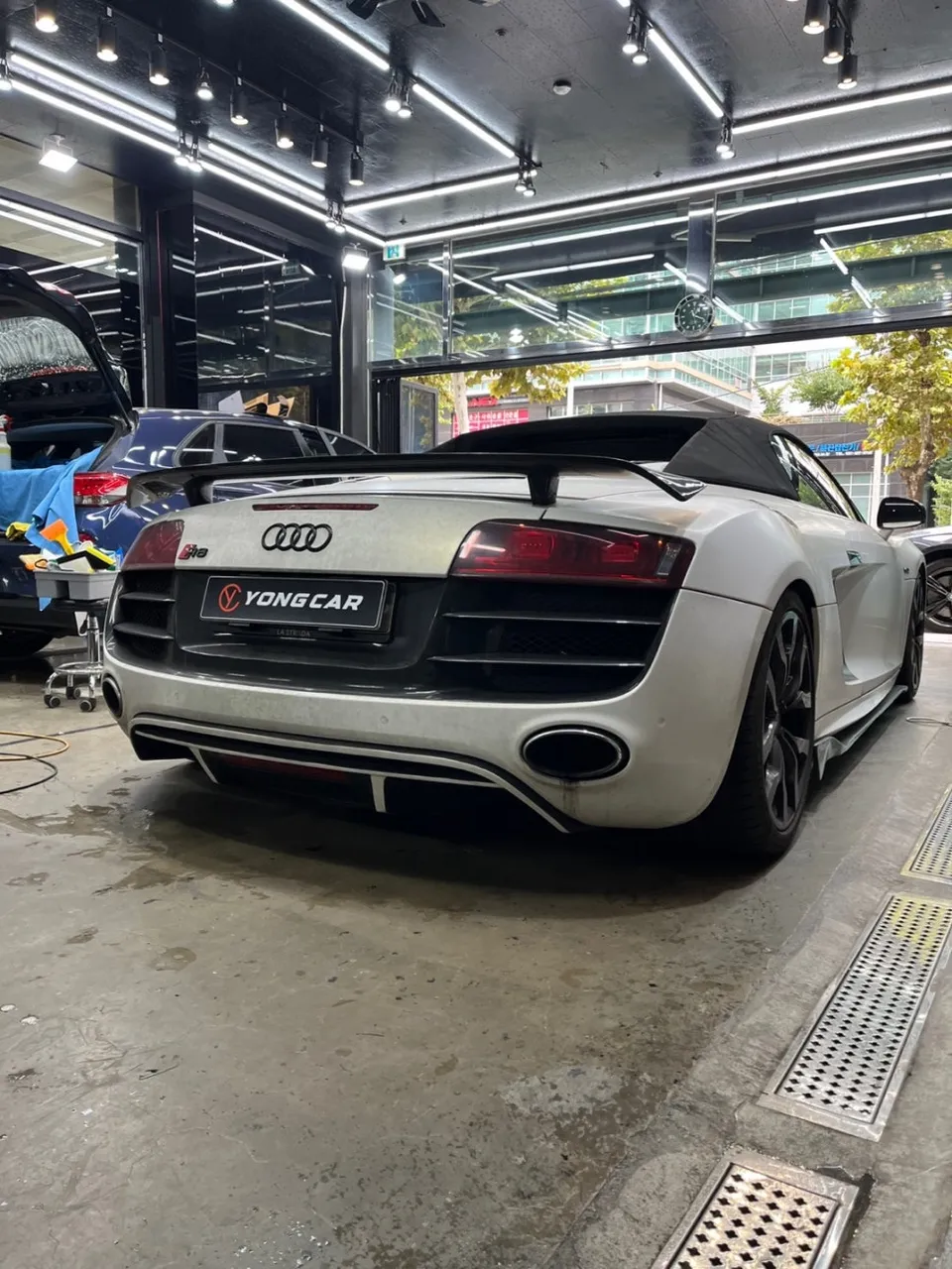 Audi R8のカーラッピング事例｜費用目安・仕上がり 施工写真 1-2