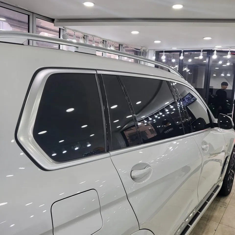 BMW X7のカーラッピング事例|サテンブラックの高級感 施工写真 2-3