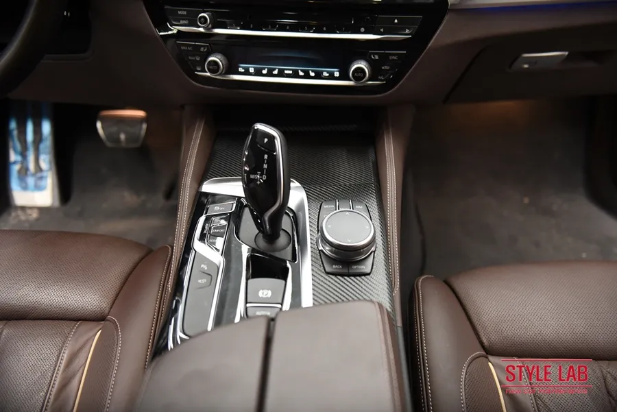 BMW 5 Series G30のカーラッピング事例 施工写真 2-1