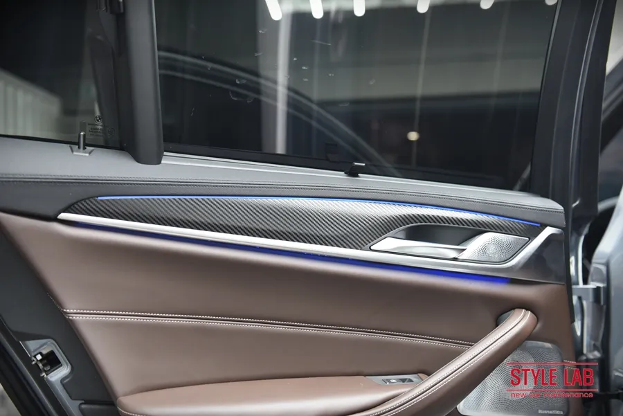 BMW 5 Series G30のカーラッピング事例 施工写真 3-2