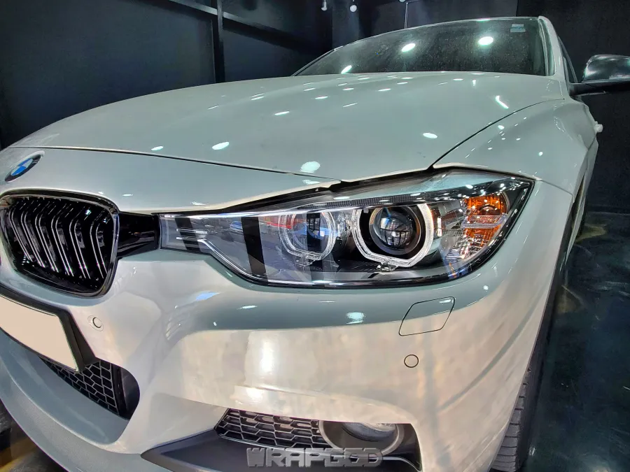 BMW 3 Seriesのヘッドライト・トーンダウン事例 施工写真 2-2