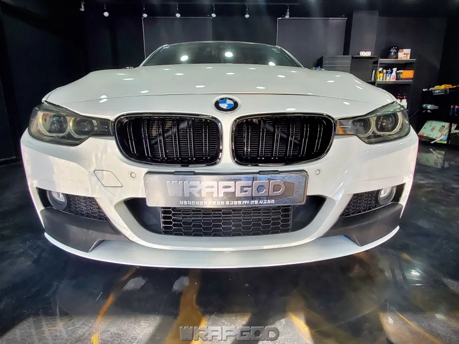 BMW 3 Seriesのヘッドライト・トーンダウン事例 施工写真 1-3
