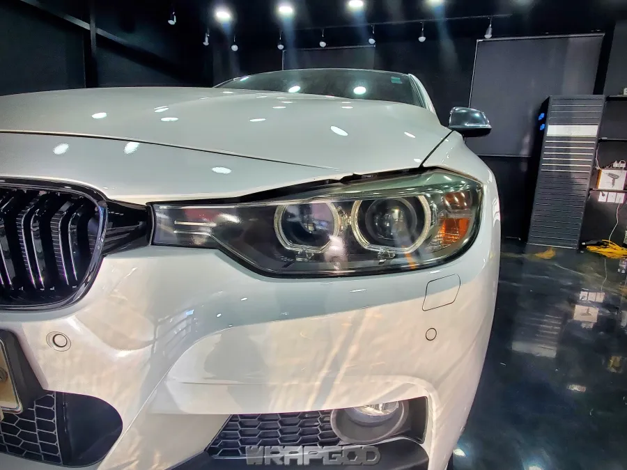 BMW 3 Seriesのヘッドライト・トーンダウン事例 施工写真 2-3