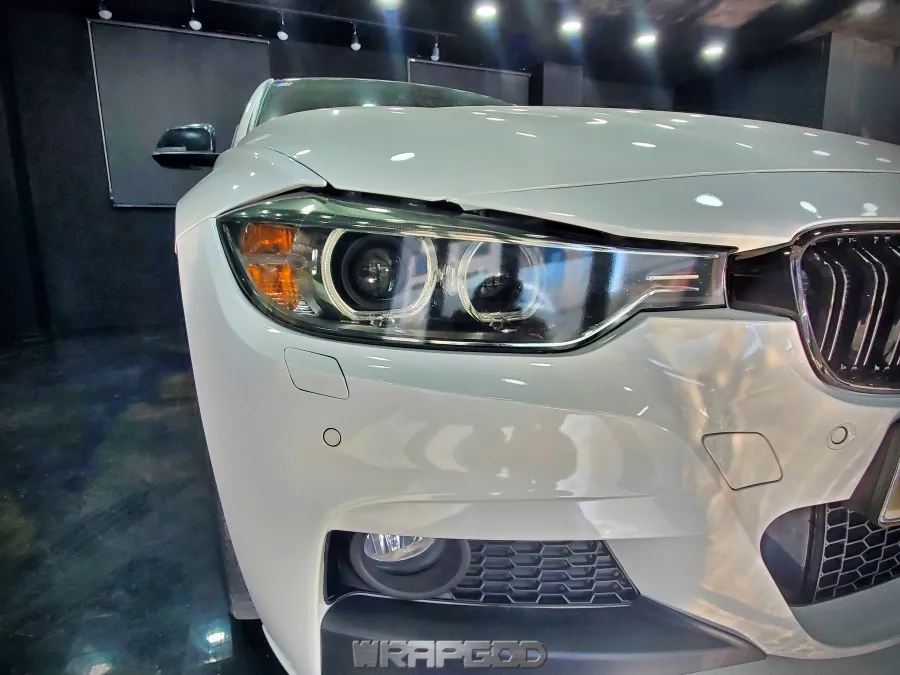 BMW 3 Seriesのヘッドライト・トーンダウン事例 施工写真 3-3