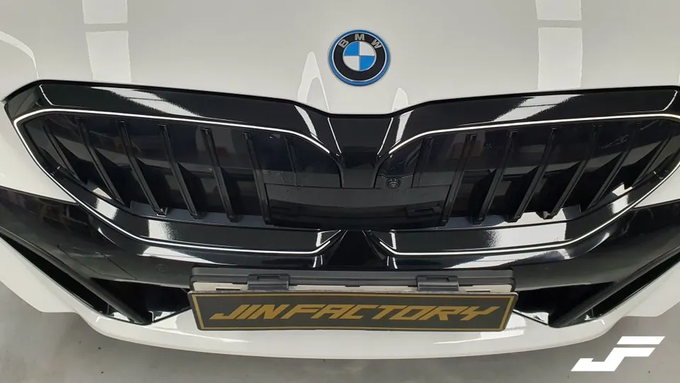 BMW 5 Series G60 グリルラッピング事例|費用目安・仕上がり 施工写真 3-2