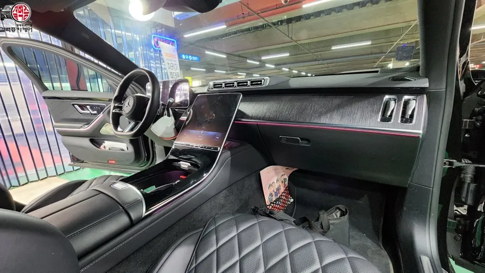 Mercedes-Benz S-Class ambient lighting installation result