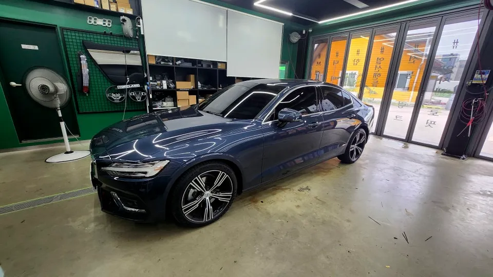 Volvo S60のAndroid Auto・CarPlay取付事例 施工写真 1-1