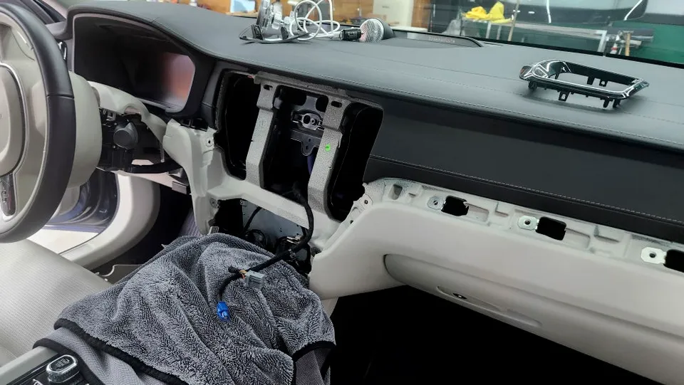 Volvo S60のAndroid Auto・CarPlay取付事例 施工写真 4-1