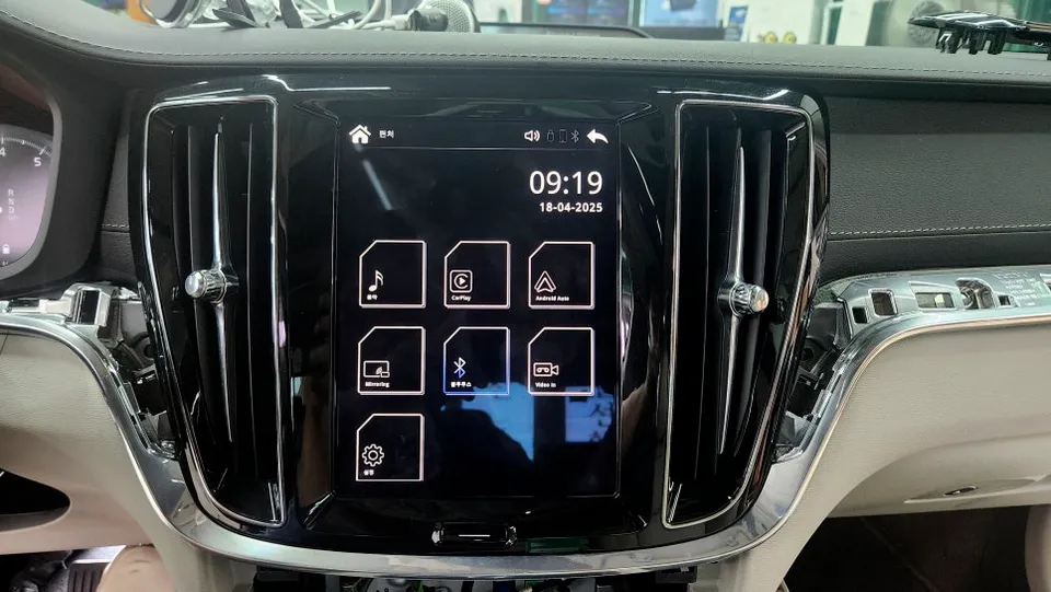 Volvo S60のAndroid Auto・CarPlay取付事例 写真