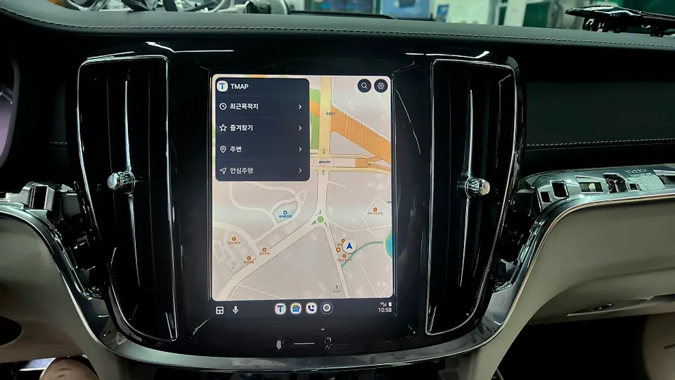 Volvo S60のAndroid Auto・CarPlay取付事例 施工写真 1-2