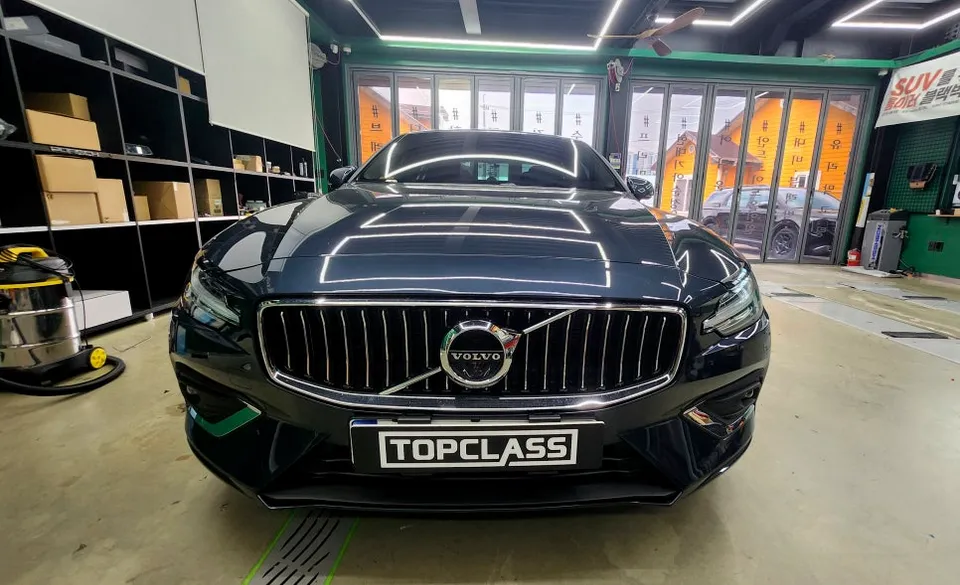 Volvo S60のAndroid Auto・CarPlay取付事例 施工写真 3-2