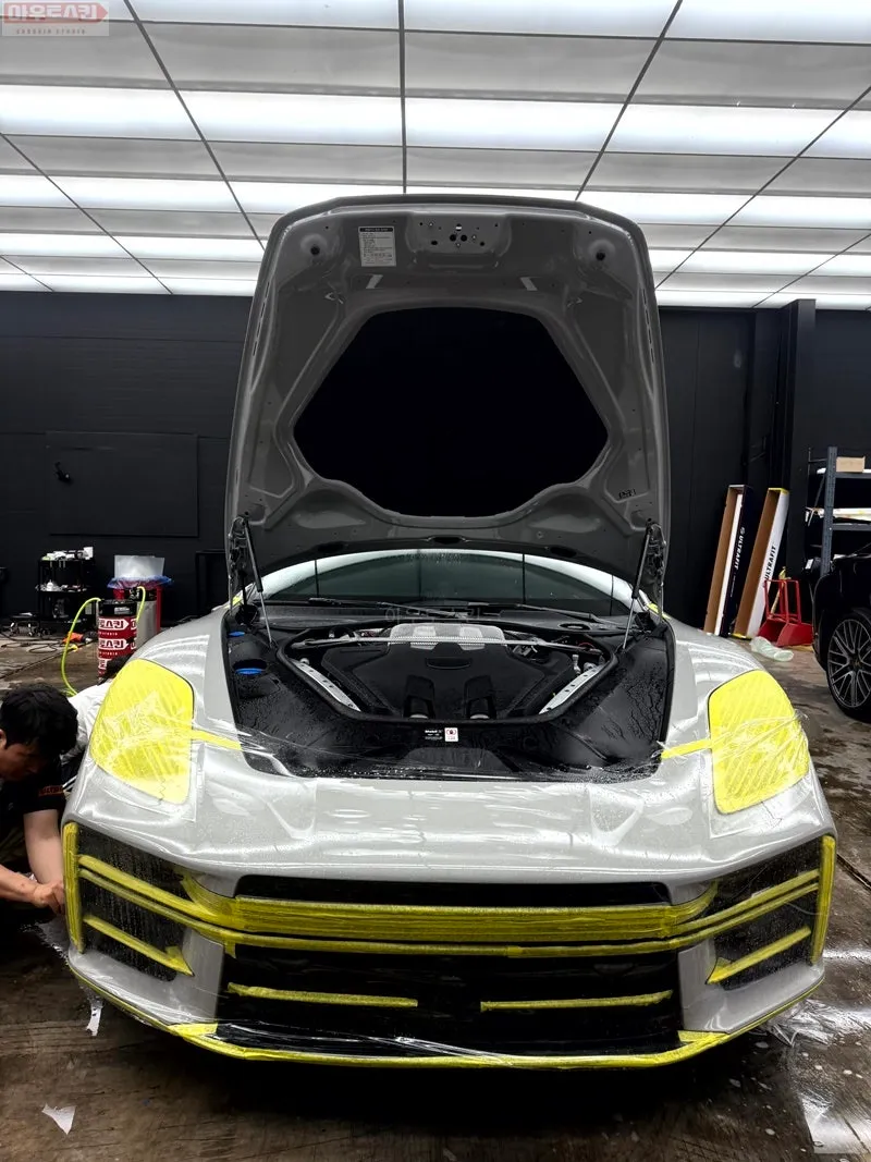 ポルシェ パナメーラ GTS PPF施工事例｜光沢向上と保護 施工写真 3-1