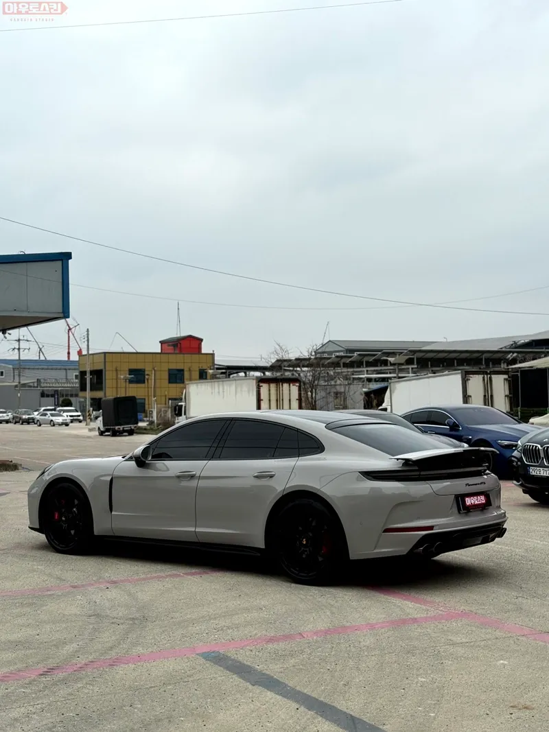 ポルシェ パナメーラ GTS PPF施工事例｜光沢向上と保護 施工写真 2-3