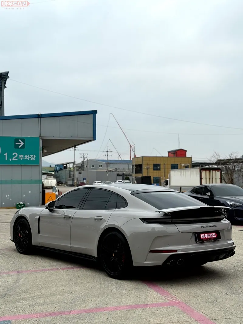 ポルシェ パナメーラ GTS PPF施工事例｜光沢向上と保護 施工写真 3-3
