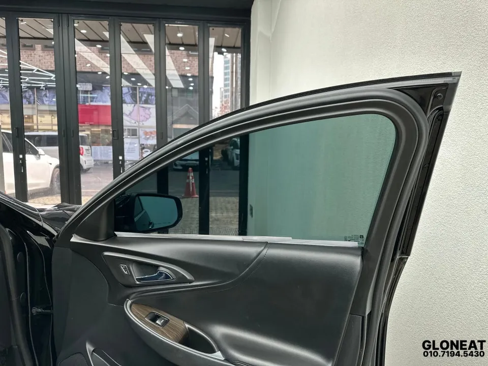 Chevrolet Malibuのカーフィルム施工事例 施工写真 2-2