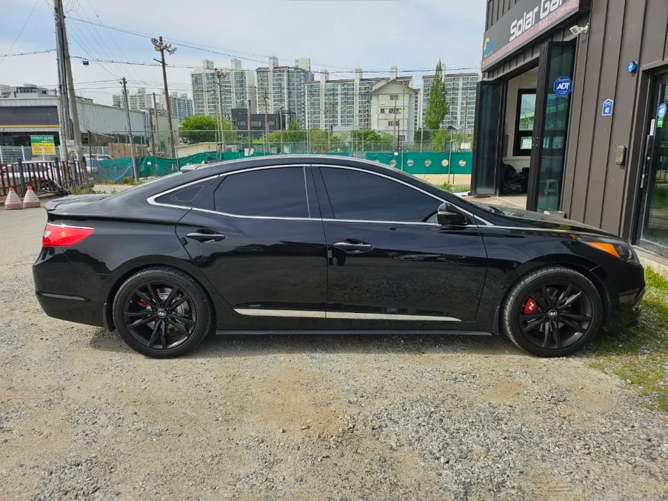 Hyundai Grandeur HGのカーフィルム施工事例：費用目安と仕上がり 施工写真 2