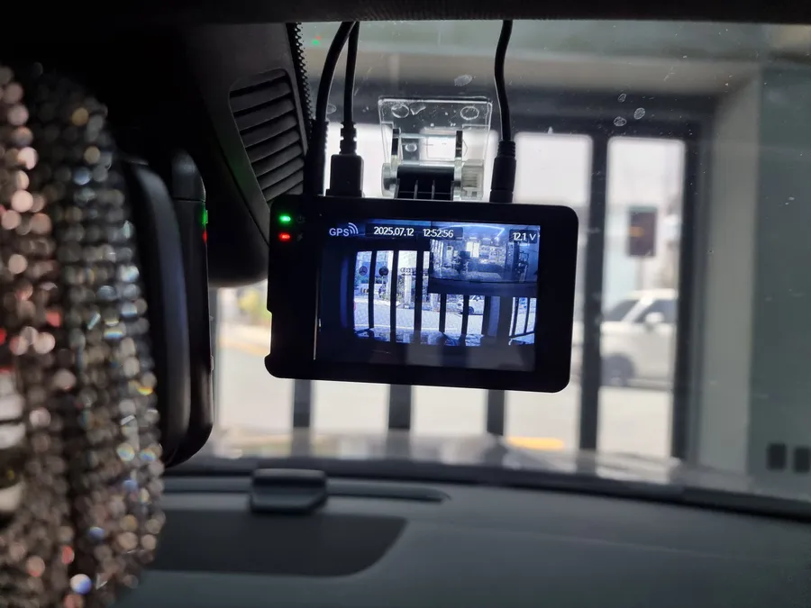 Mercedes-Benz CLA 250 dash cam - Mercedes-Benz CLA 250 Dash Cam Installation Review photo 4