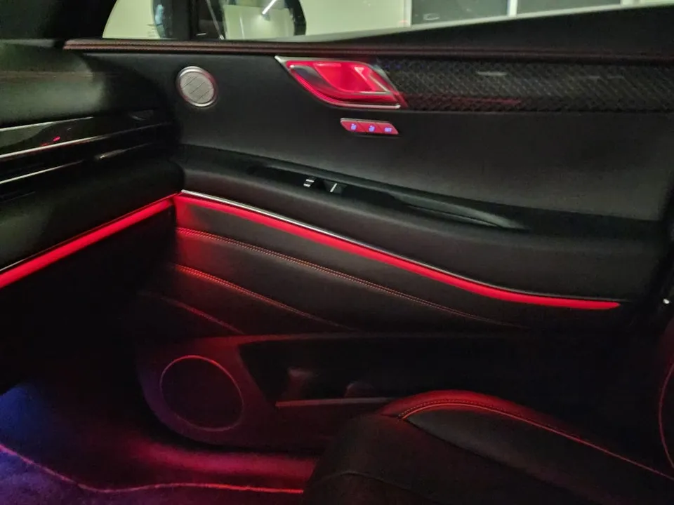 Genesis GV80 Ambient Lighting Review — Seamless Integration photo 2