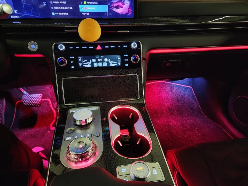 Genesis GV80 ambient lighting - Genesis GV80 Ambient Lighting Review — Seamless Integration photo 3