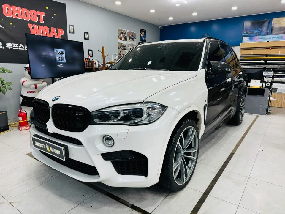 BMW X5のカーラッピング事例|費用目安・仕上がり 施工写真 3-1