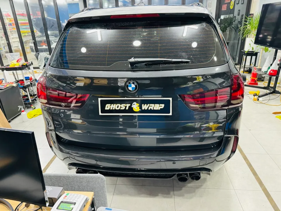 BMW X5のカーラッピング事例|費用目安・仕上がり 施工写真 1-3