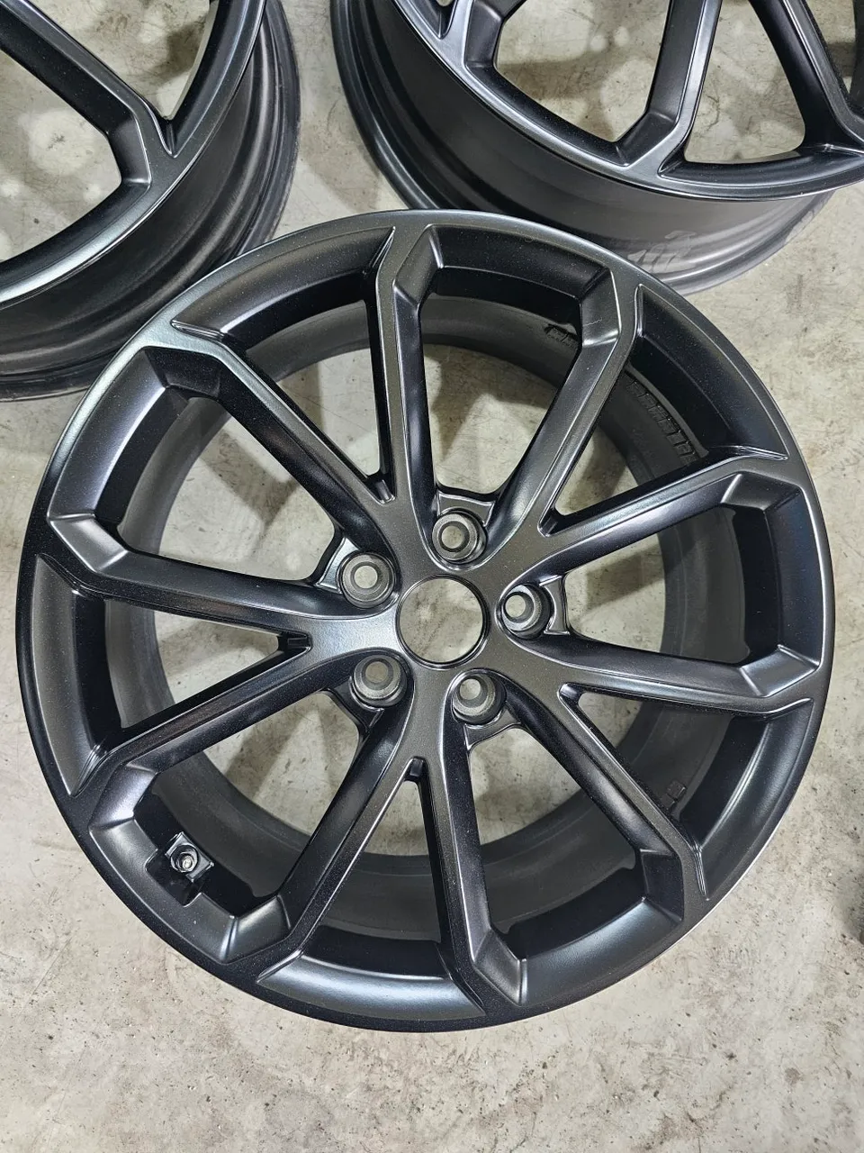 Hyundai Elantra Nのホイールリペア・塗装事例 施工写真 4-2