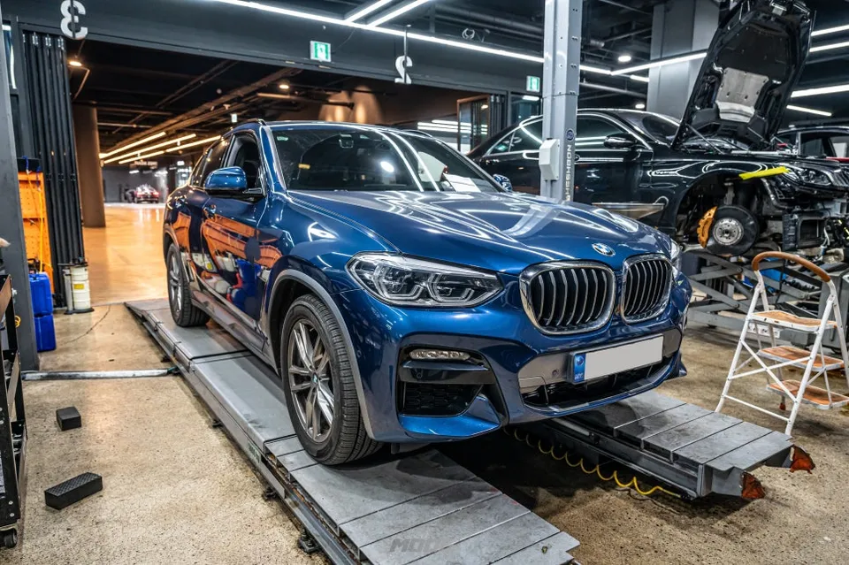BMW X4 ambient lighting installation result