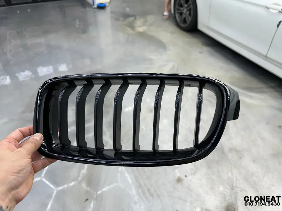 BMW 3 Series F30 グリル部分ラッピング事例 施工写真 1-3