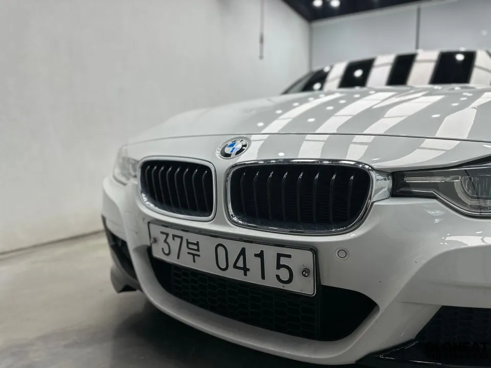 BMW 3 Series F30 グリル部分ラッピング事例 施工写真 2-3