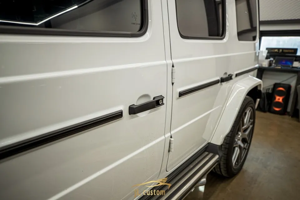 Mercedes-Benz G63 Ambient Lighting Review — Enhanced Interior Moo photo 2