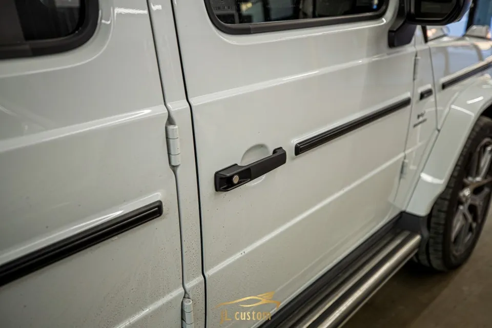 Mercedes-Benz G63 ambient lighting - Mercedes-Benz G63 Ambient Lighting Review — Enhanced Interior Moo photo 3