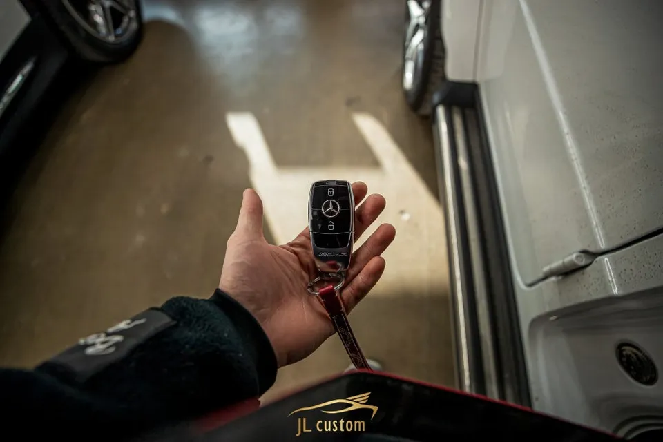 Mercedes-Benz G63 ambient lighting - Mercedes-Benz G63 Ambient Lighting Review — Enhanced Interior Moo photo 4
