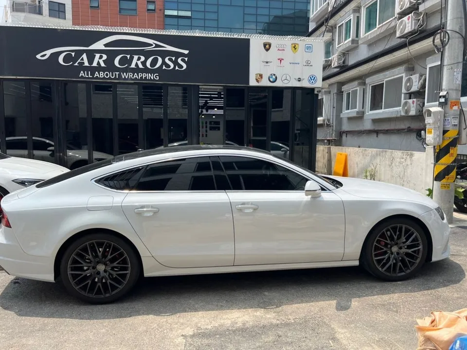 Audi A7のカーラッピング事例|実例と費用目安 施工写真 2-1