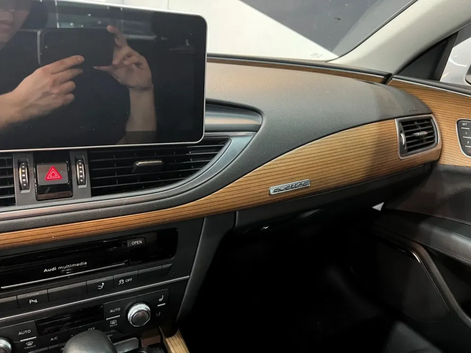 Audi A7のカーラッピング事例|実例と費用目安 施工写真 1-3