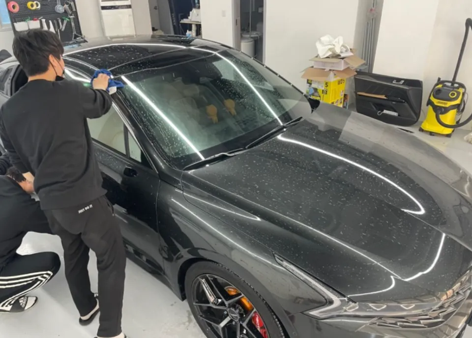 Jeep Wrangler Window Tint Removal DIY Guide: Steps, Tips & Tools — photo 3