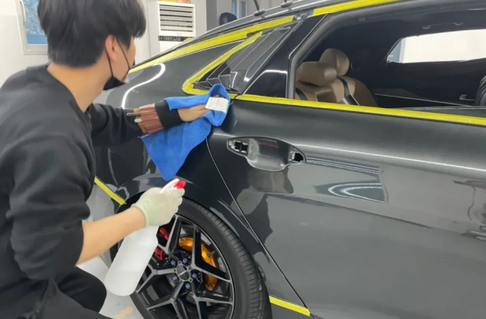 Hyundaiのカーフィルム施工事例 施工写真 3