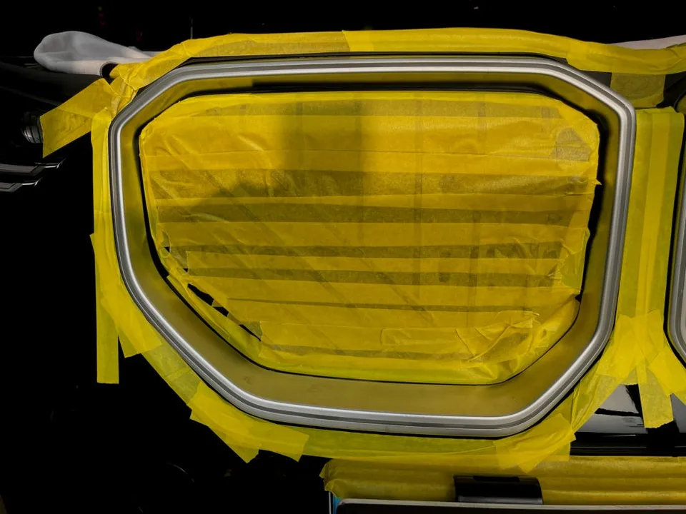 BMW X3 vinyl wrap - BMW X3 Vinyl Wrap Review: Iconic Glow Grille Transformation photo 4