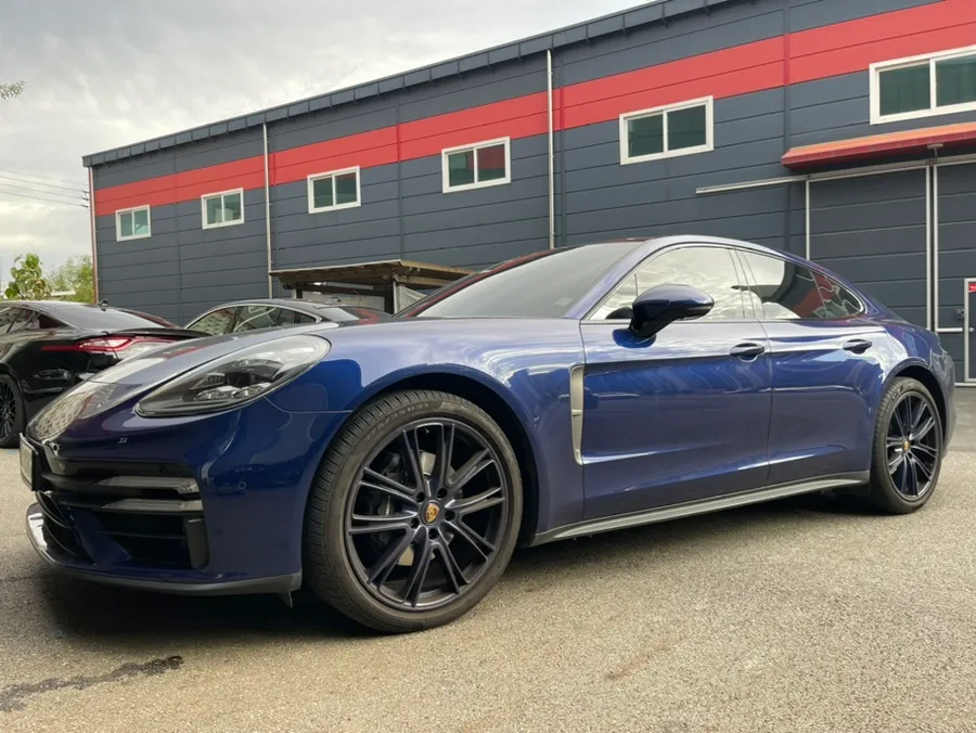 Porsche Panameraのホイールリペア・塗装事例 施工写真 3