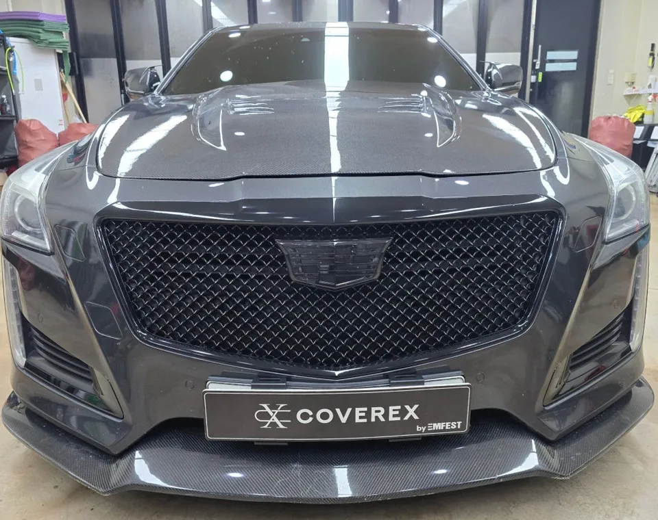 Cadillac CTSのカーラッピング事例：クローム除去で高級感アップ 施工写真 2-1