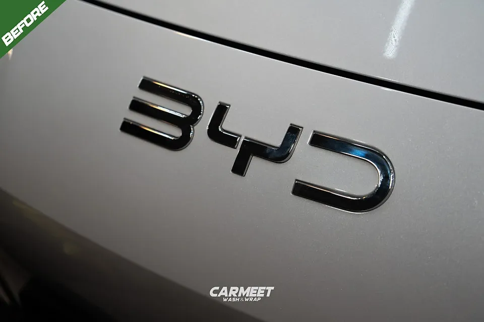 BYD Sealion 7のエンブレムラッピング事例 施工写真 2-3
