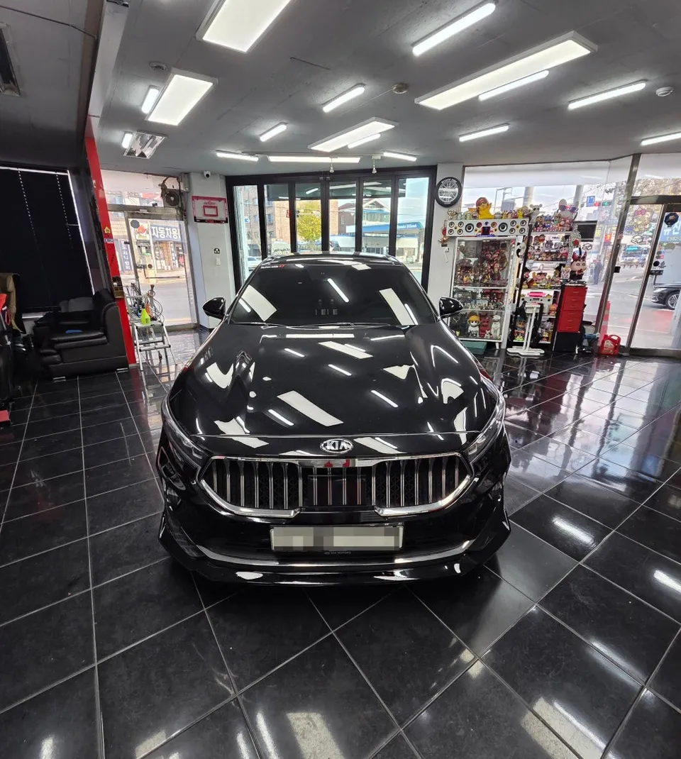 Kia K7のカーラッピング事例 施工写真 1-1