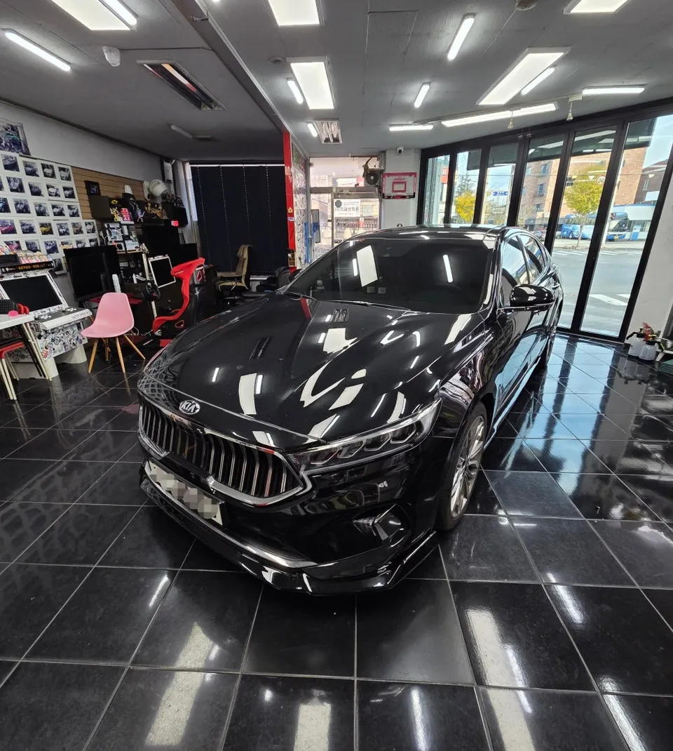 Kia K7のカーラッピング事例 施工写真 2-1