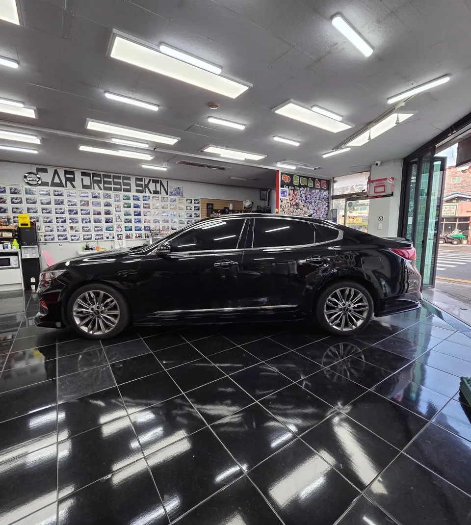 Kia K7のカーラッピング事例 施工写真 2-2