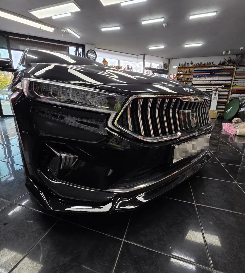 Kia K7のカーラッピング事例 施工写真 3-2