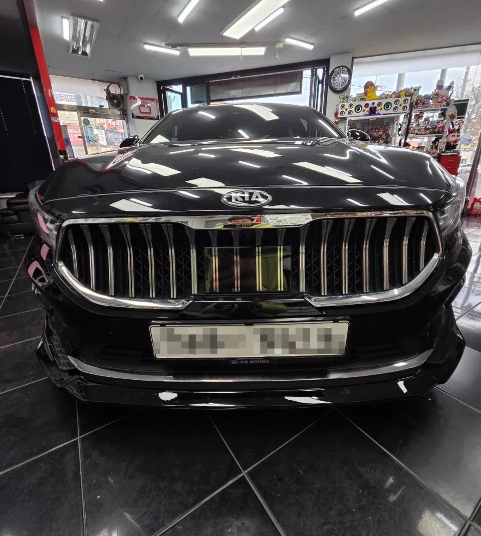 Kia K7のカーラッピング事例 施工写真 4-2