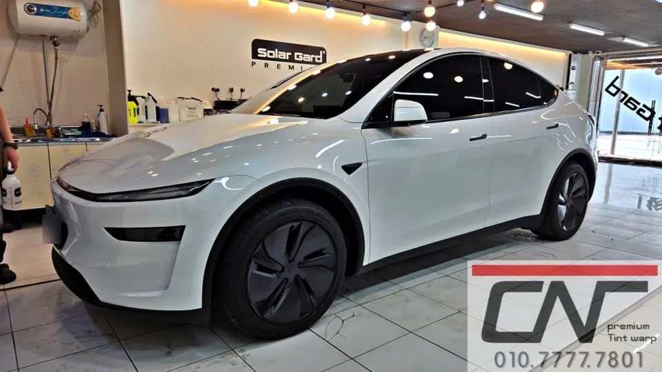 Tesla Model Yのカーフィルム施工事例｜費用目安・仕上がり 施工写真 4-1