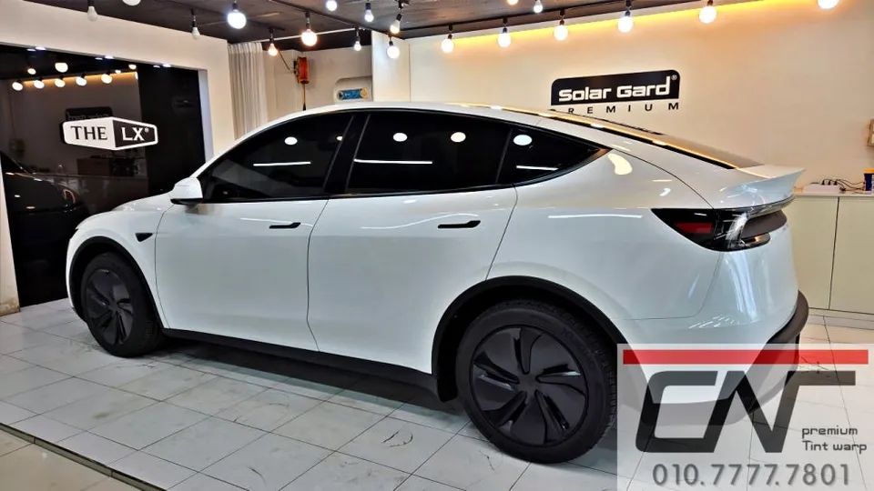 Tesla Model Yのカーフィルム施工事例｜費用目安・仕上がり 施工写真 2-2