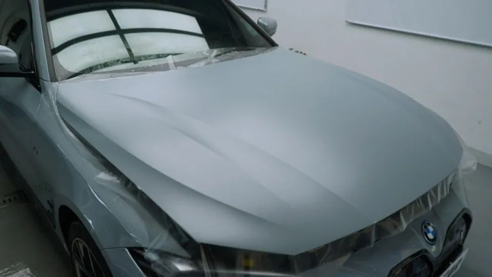 BMW i4 PPF施工事例｜無光化で個性を演出 施工写真 2-3