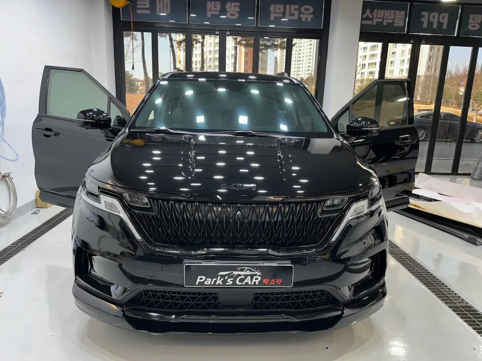 Kia Carnival KA4 body kit installation result